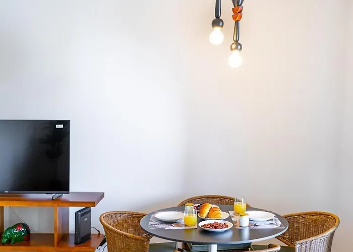 Lifestyle At By Upperground Apartment