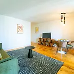 Lifestyle At By Upperground Apartman Porto
